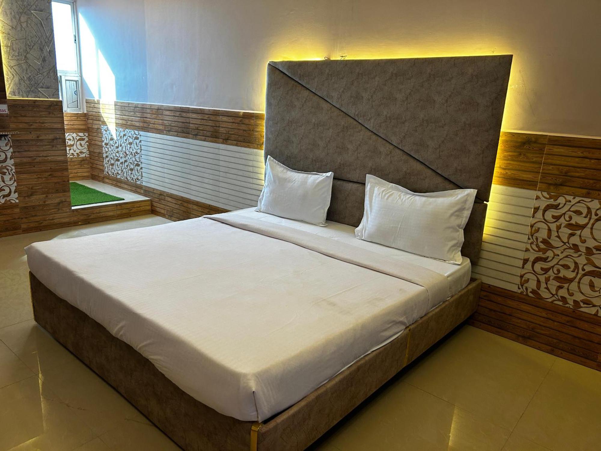 Hotels7Apple Mahoba Exterior photo