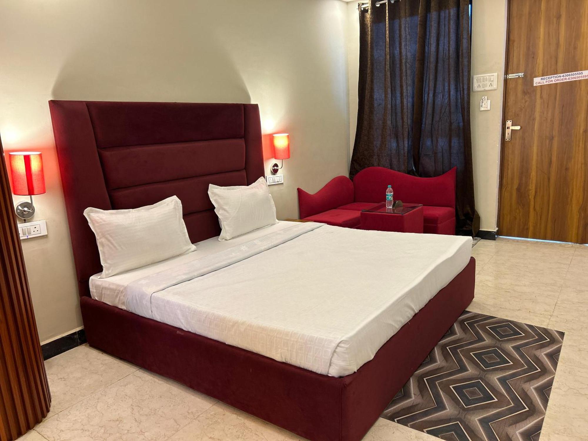 Hotels7Apple Mahoba Exterior photo